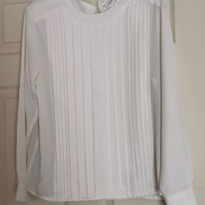 Worthington White Pleated Long-Sleeve Blouse. Cloth covered buttons.